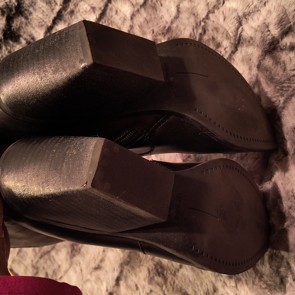 Dolce Vita Black Ankle Boots - Picture 3 of 5